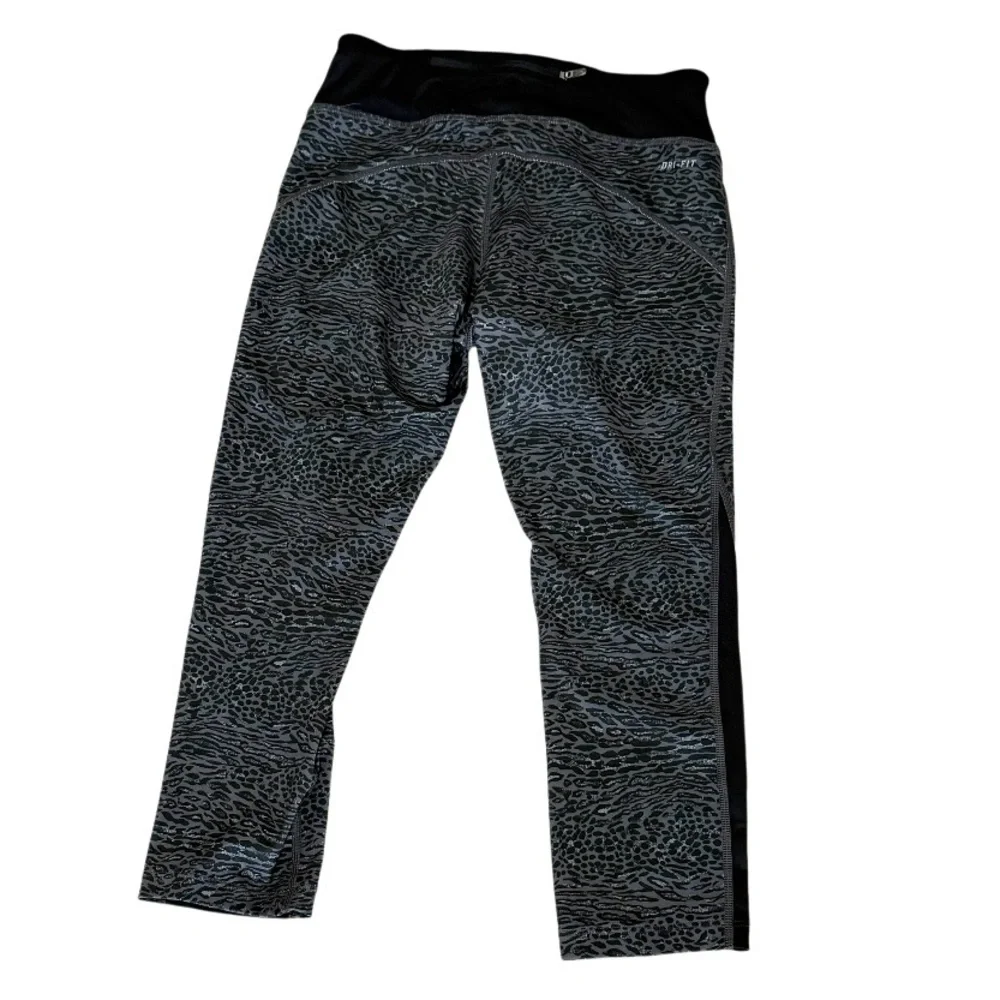 Nike Dry-Fit Leggings Black White Animal Print Reflective Capri Activewear Sz‎ S